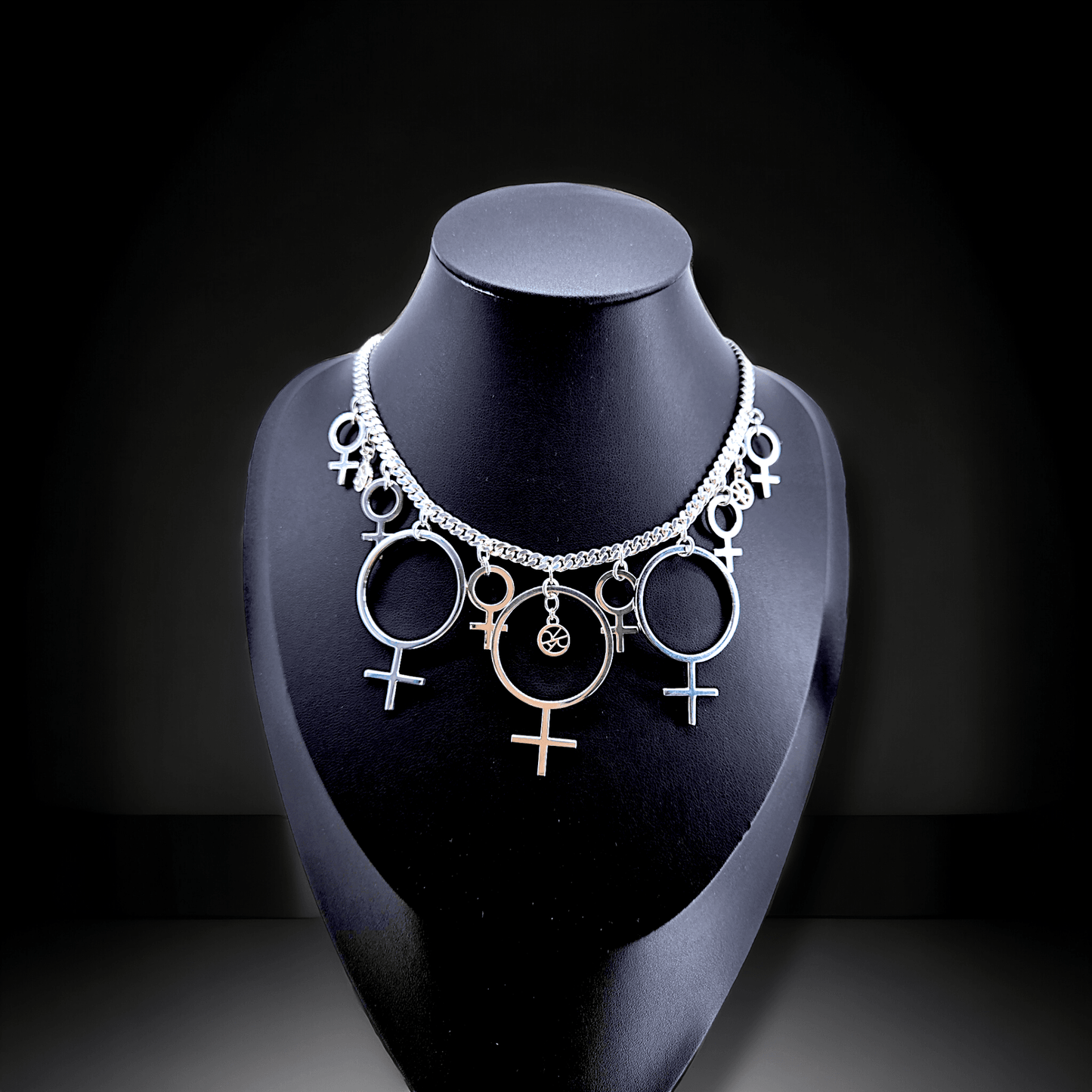 The She Halsband