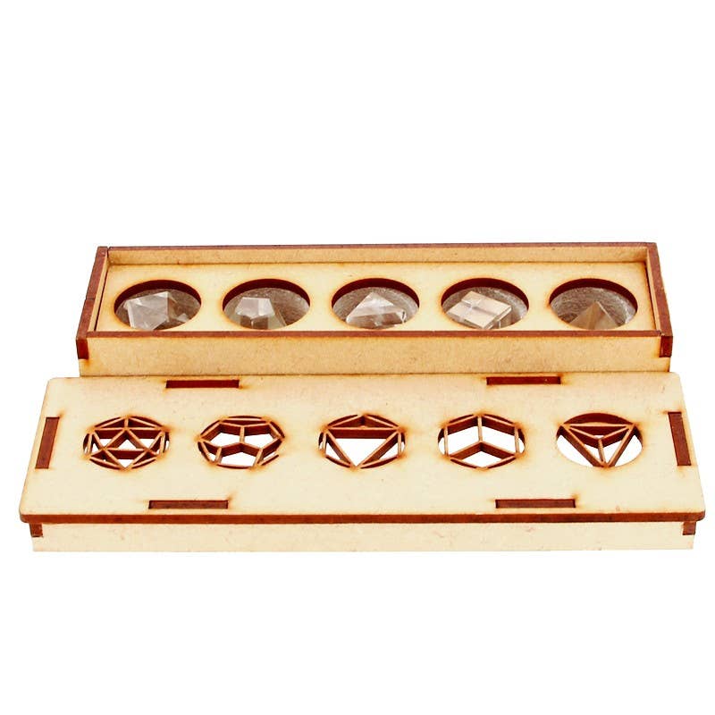 Platonska kroppar i bergskristall med trälåda