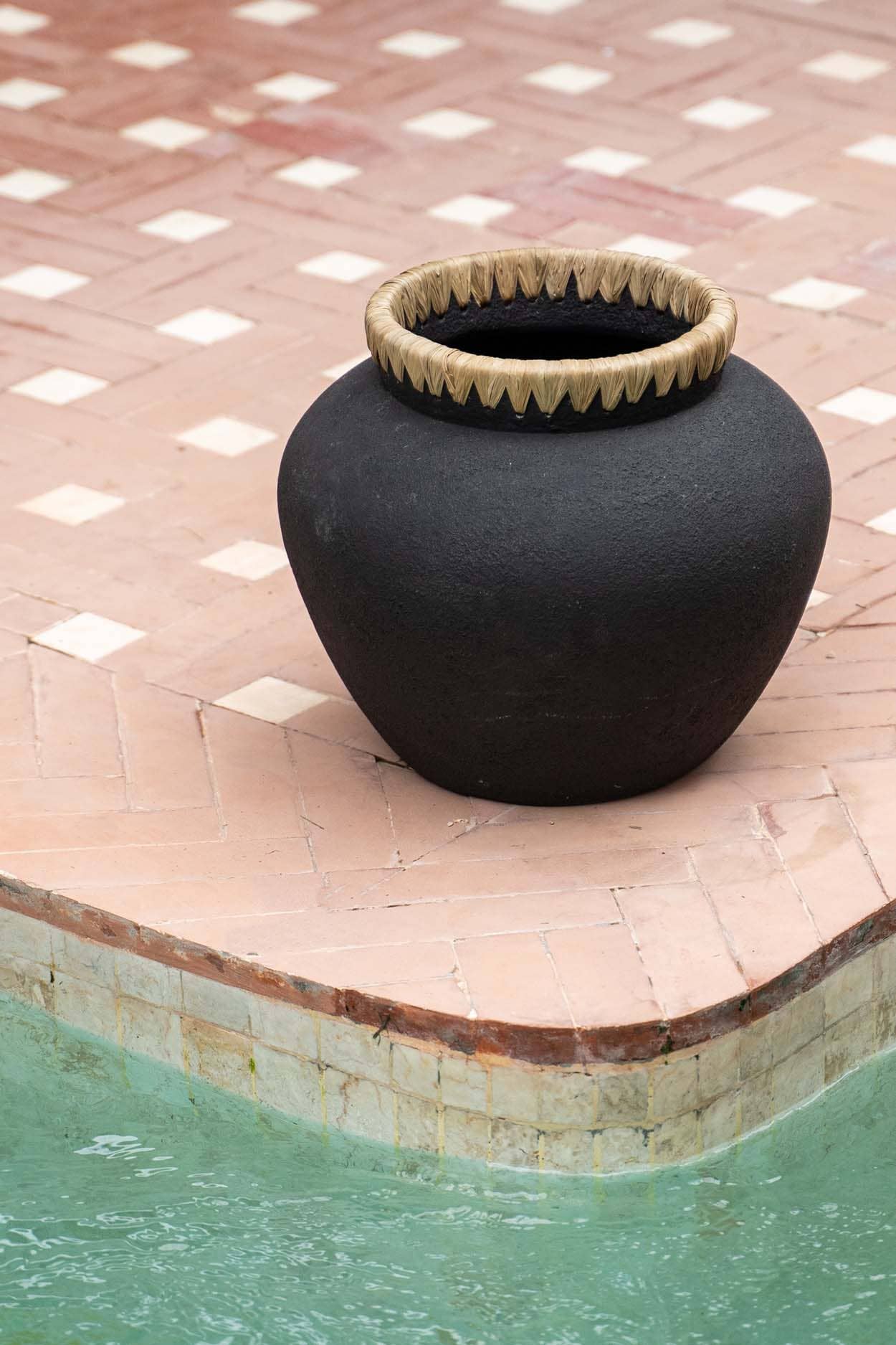 Den Styly Vase - Svart Naturlig - L