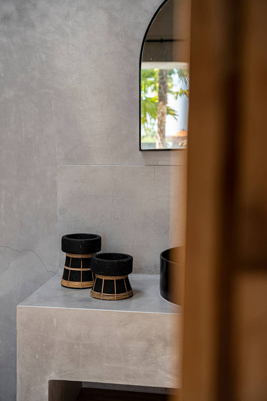 Den Serene Ljusstake - Svart Naturlig - S