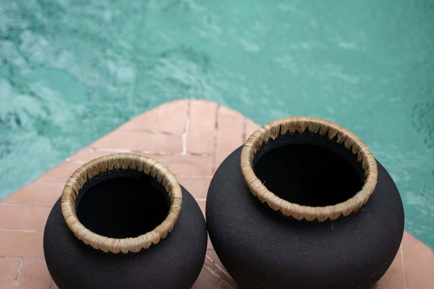 Den Styly Vase - Svart Naturlig - M