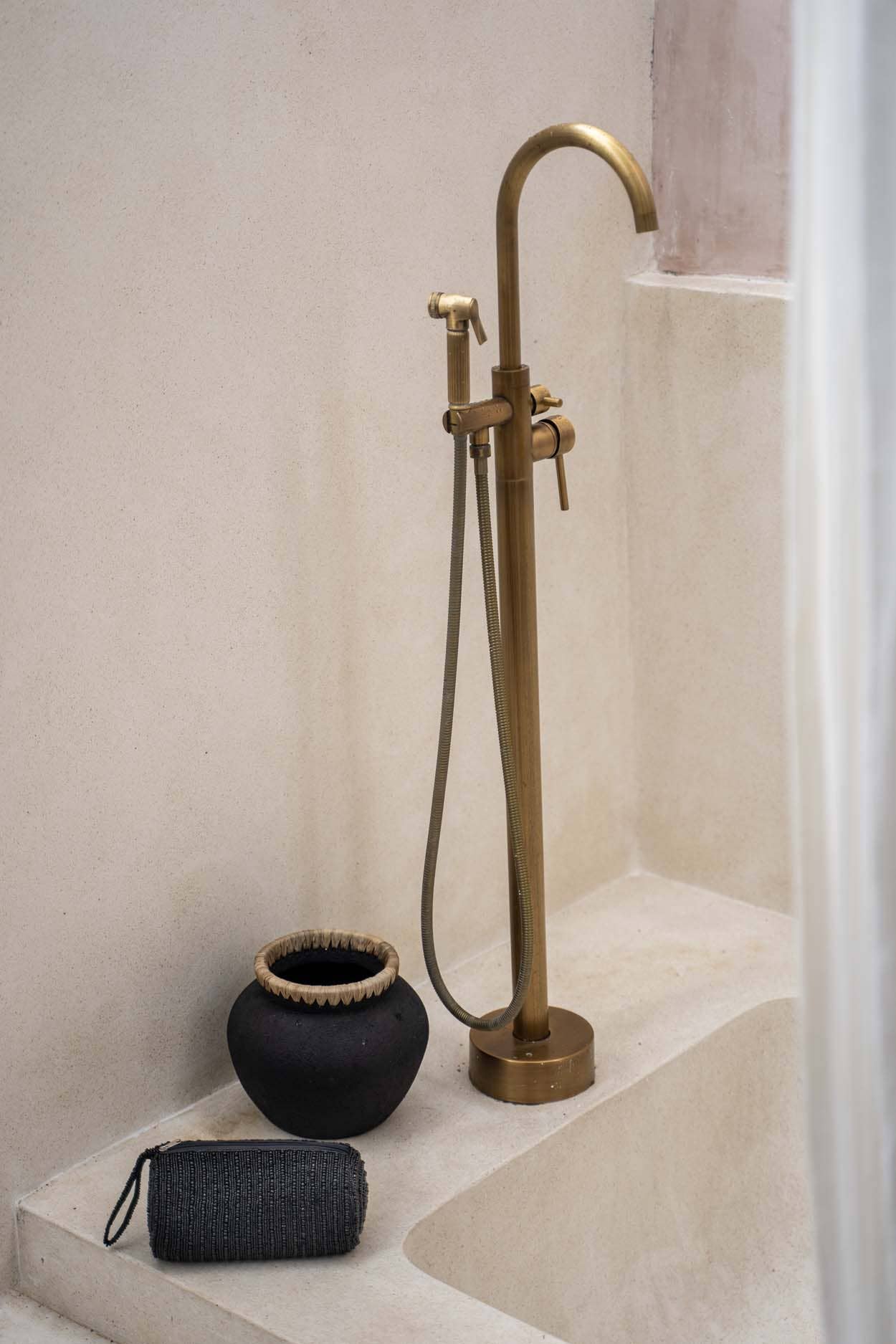 Den Styly Vase - Svart Naturlig - S