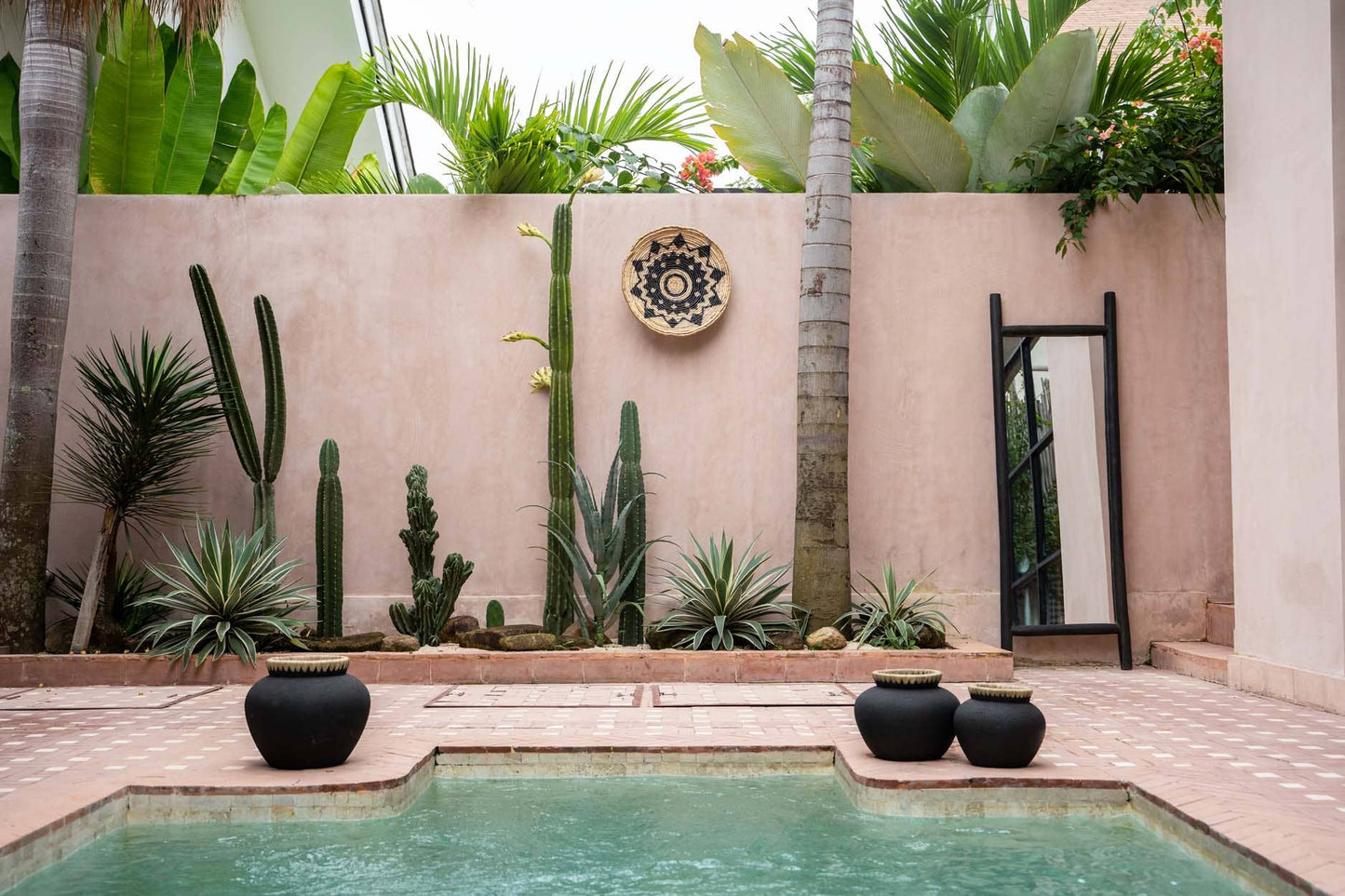 Den Styly Vase - Svart Naturlig - M